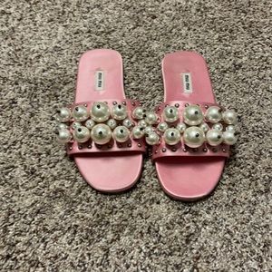 Miu Miu pink sandals with large pearls